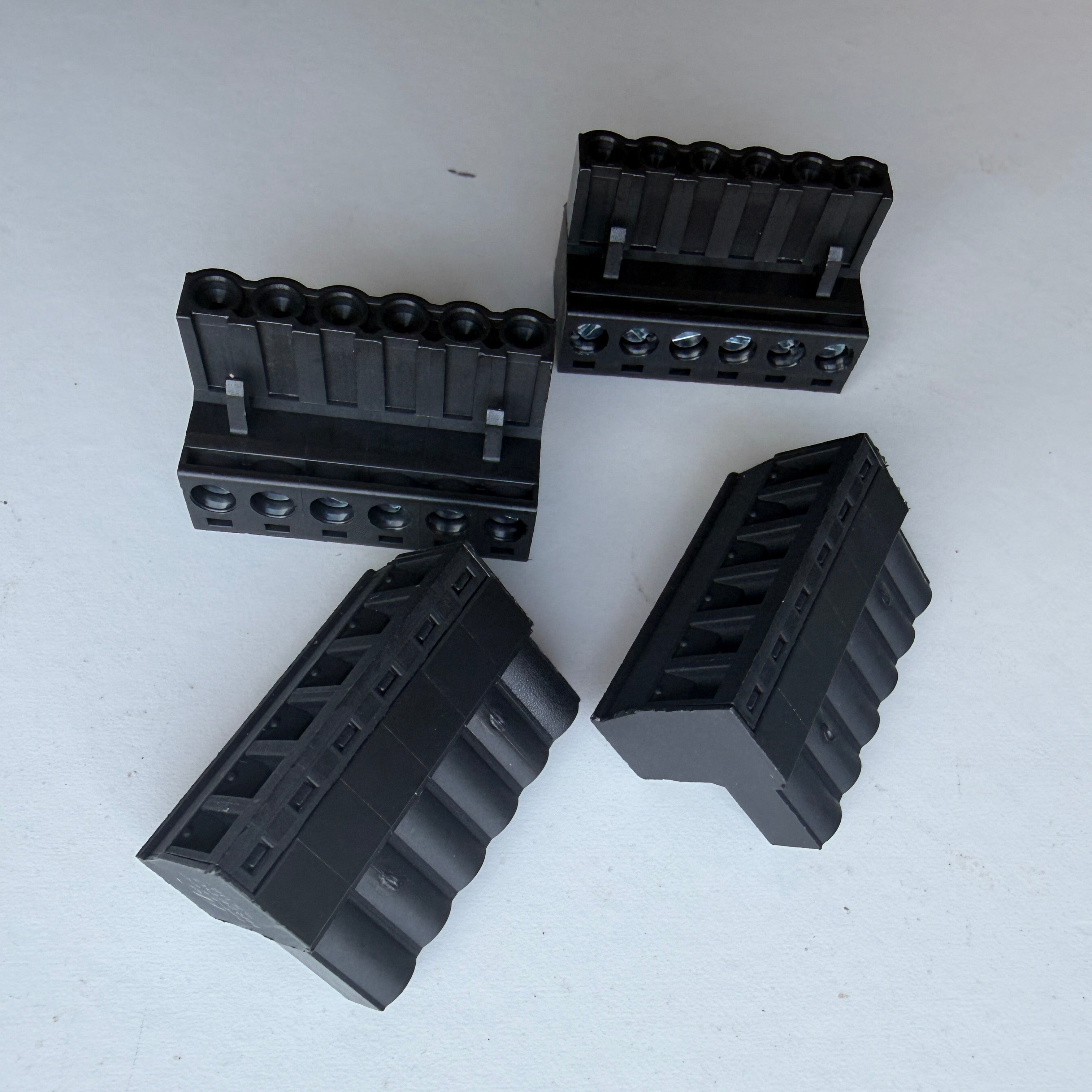 Phoenix Speaker Terminals in Black for AC650